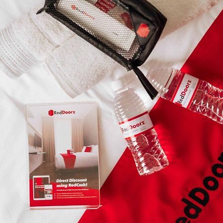 Reddoorz Plus Near Jakarta Kota Station Kültér fotó