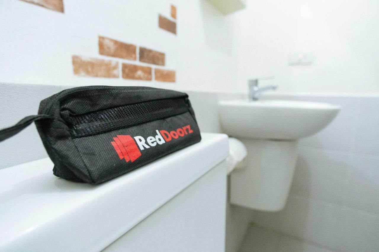 Reddoorz Plus Near Jakarta Kota Station Kültér fotó