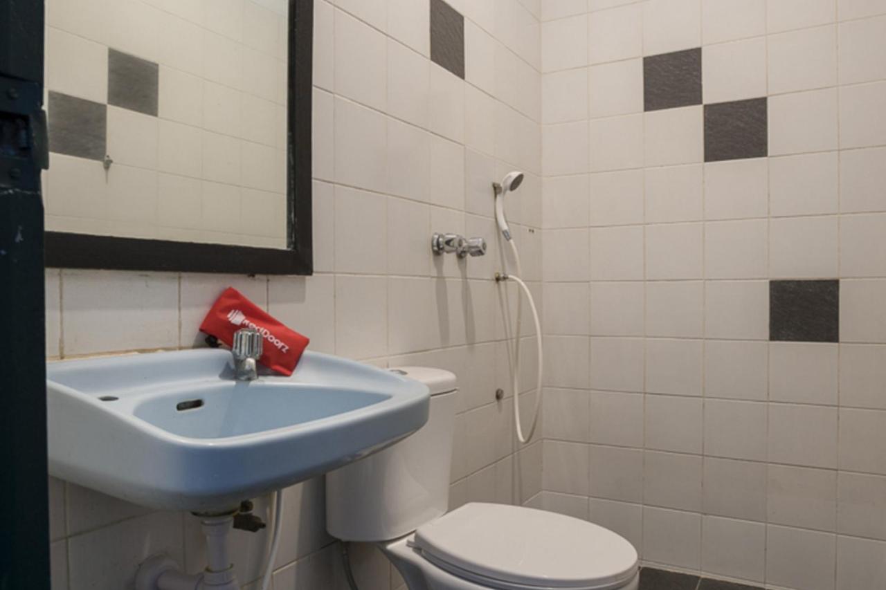 Reddoorz Plus Near Jakarta Kota Station Kültér fotó