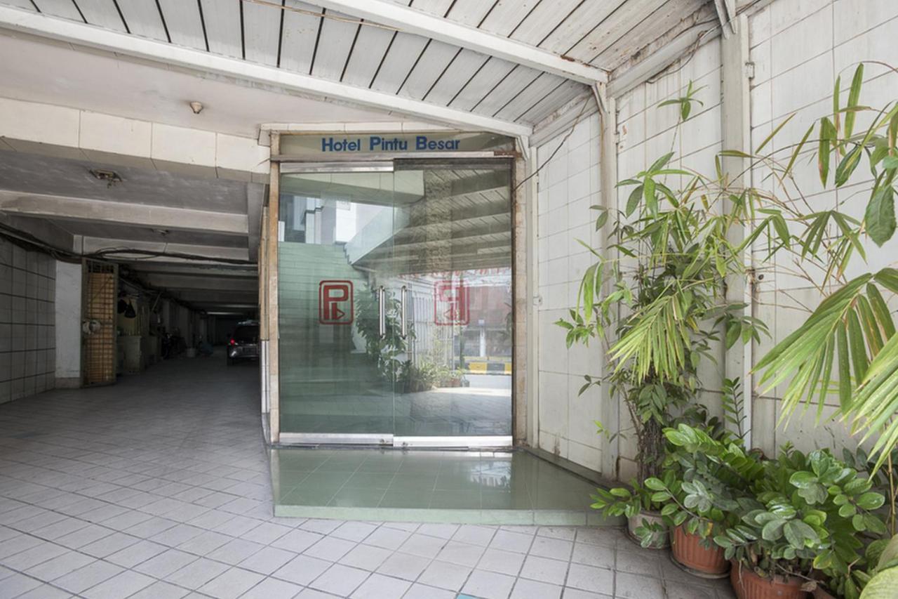 Reddoorz Plus Near Jakarta Kota Station Kültér fotó