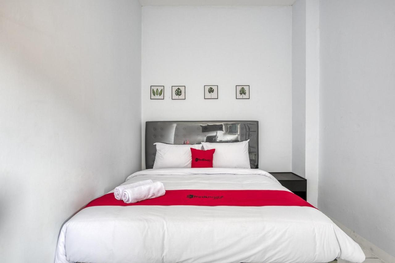 Reddoorz Plus Near Jakarta Kota Station Kültér fotó