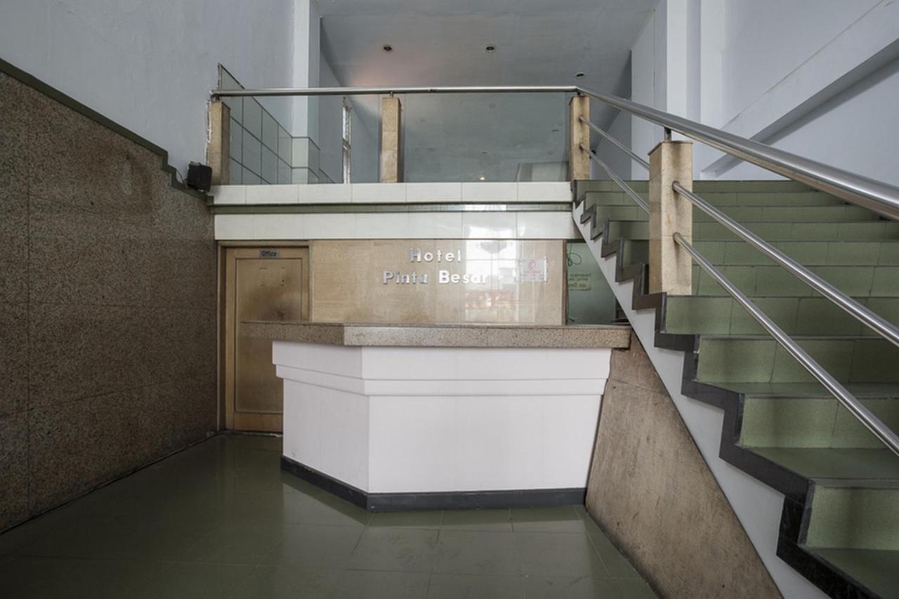Reddoorz Plus Near Jakarta Kota Station Kültér fotó