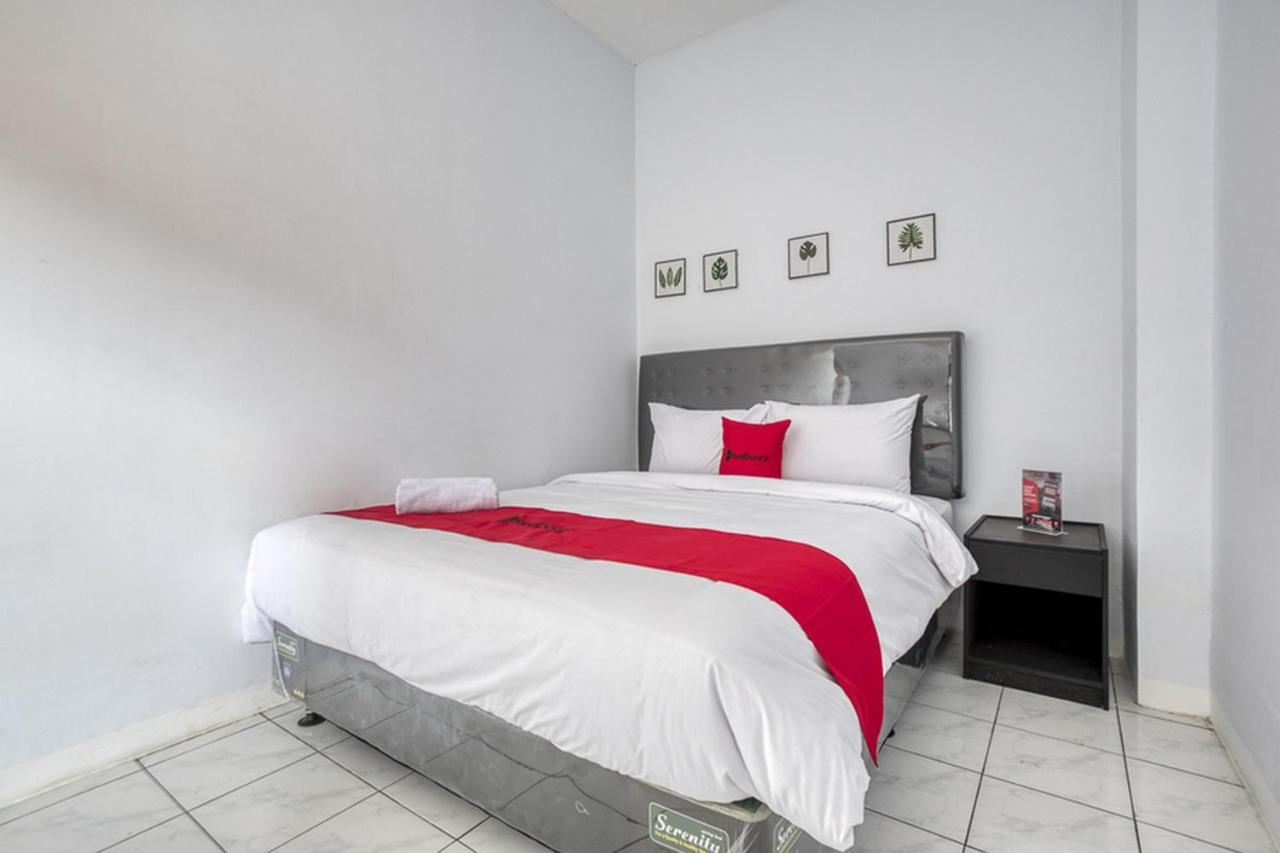 Reddoorz Plus Near Jakarta Kota Station Kültér fotó