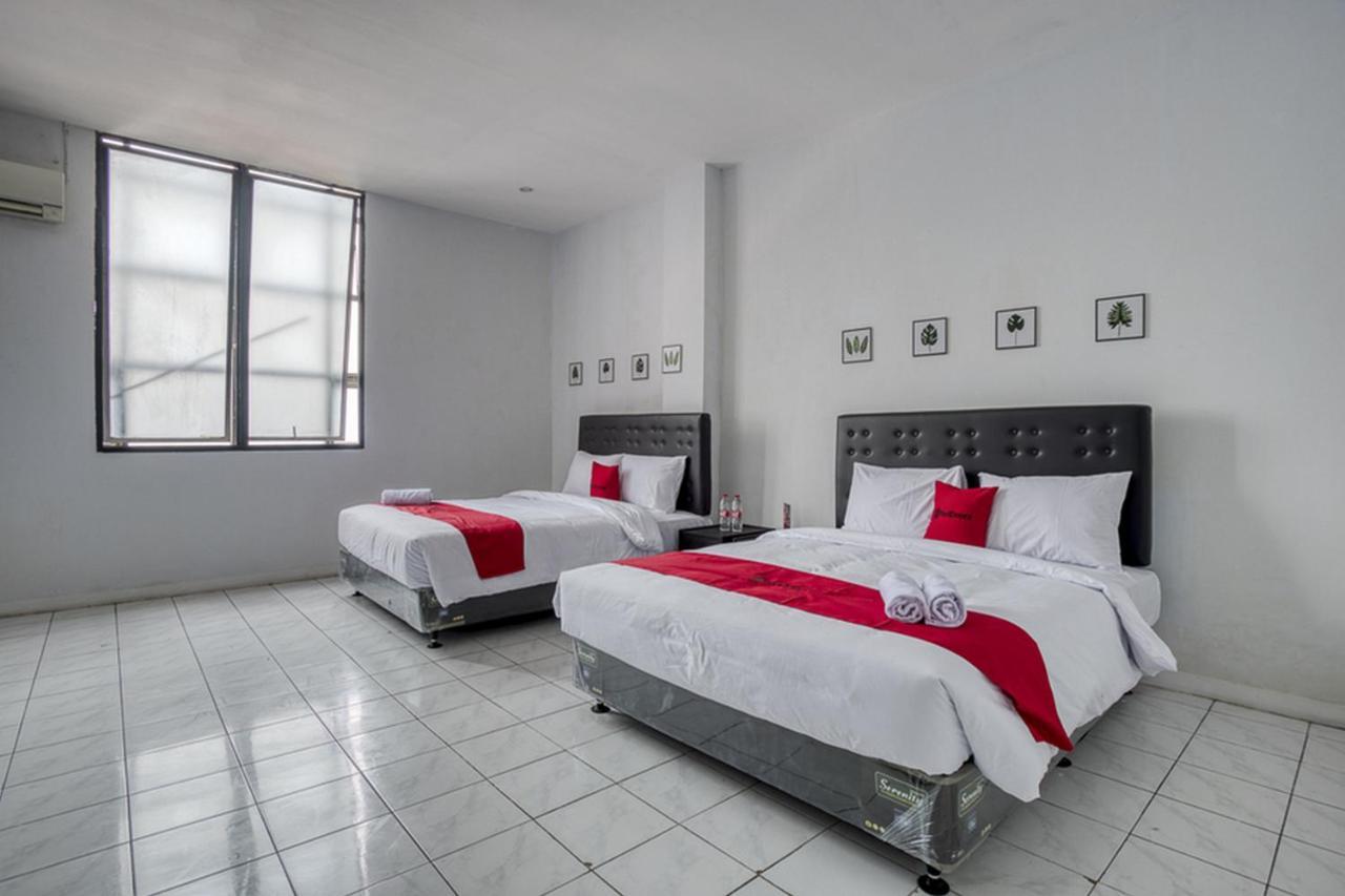 Reddoorz Plus Near Jakarta Kota Station Kültér fotó
