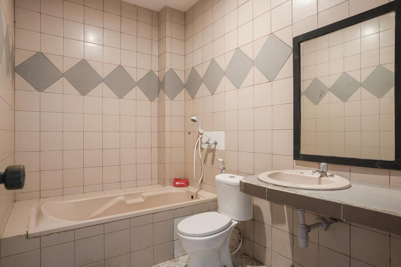 Reddoorz Plus Near Jakarta Kota Station Kültér fotó
